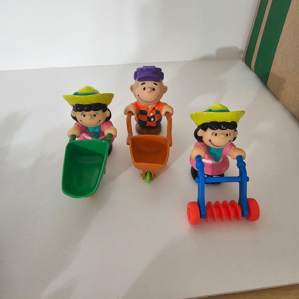 Vintage 1989 McDonalds Peanuts Charlie Brown Lucy Lawn Mower Toy Set